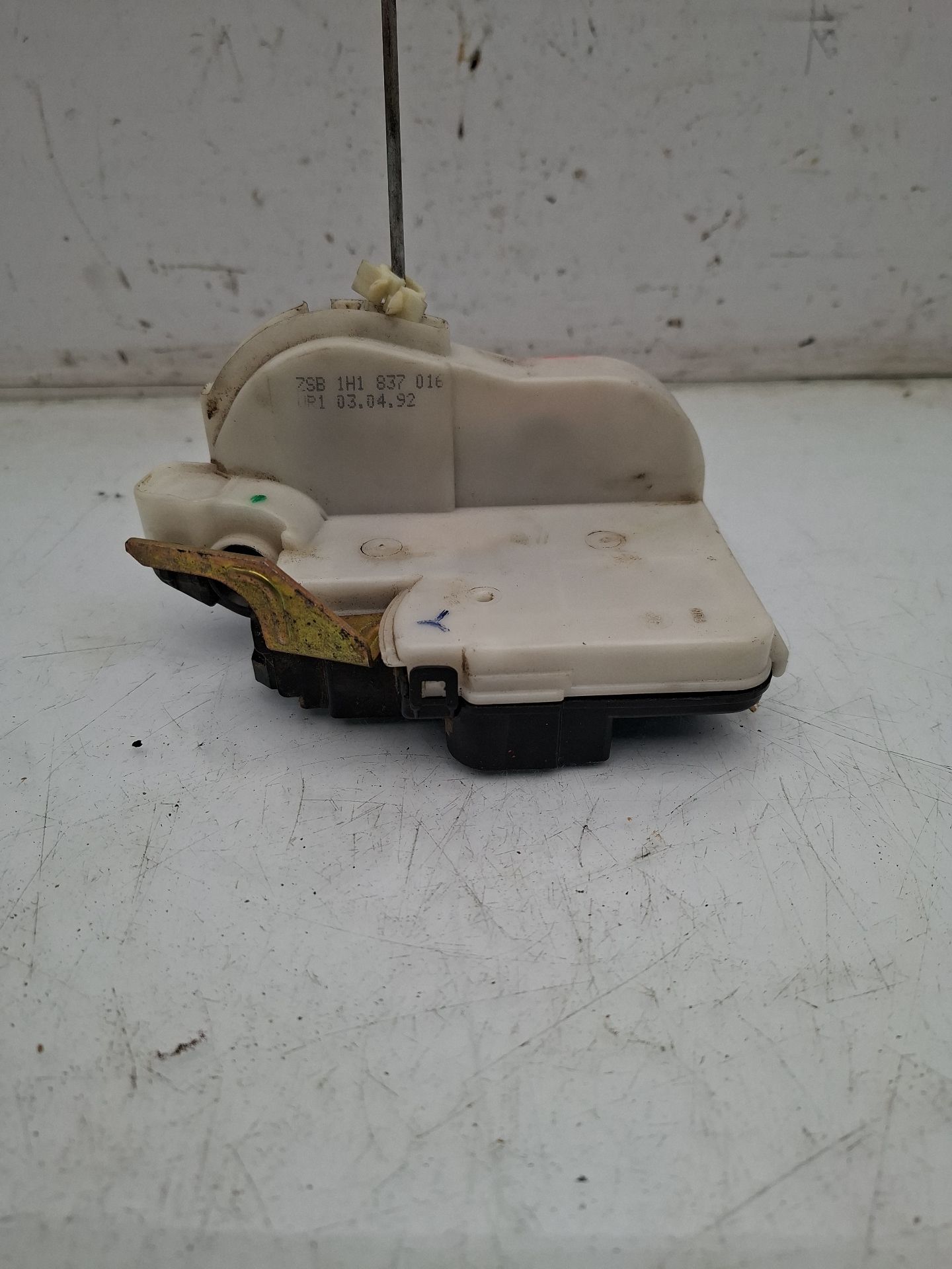 CERRADURA PUERTA DELANTERA DERECHA VOLKSWAGEN GOLF 