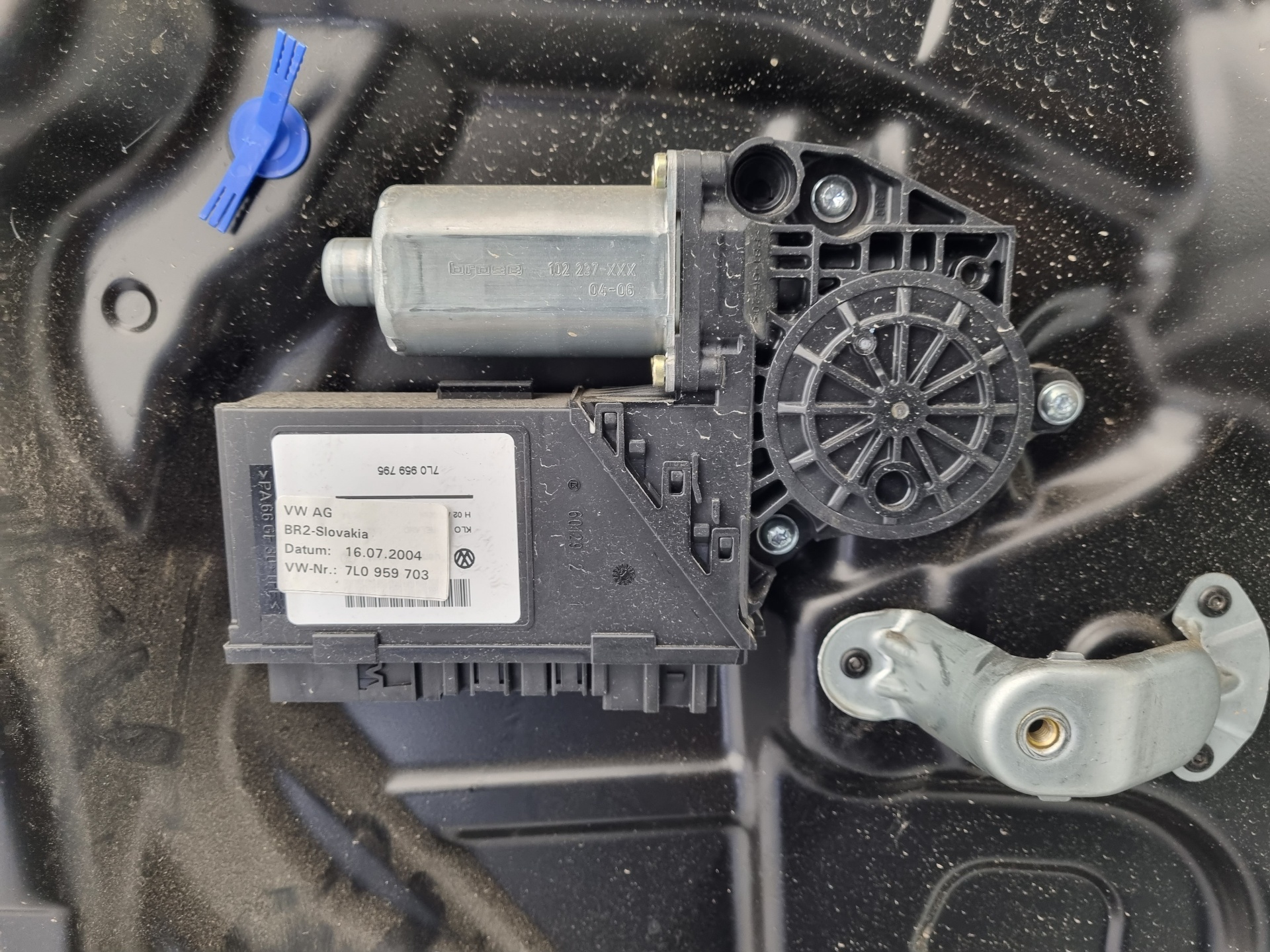 ELEVALUNAS TRASERO IZQUIERDO VOLKSWAGEN TOUAREG D-BAC