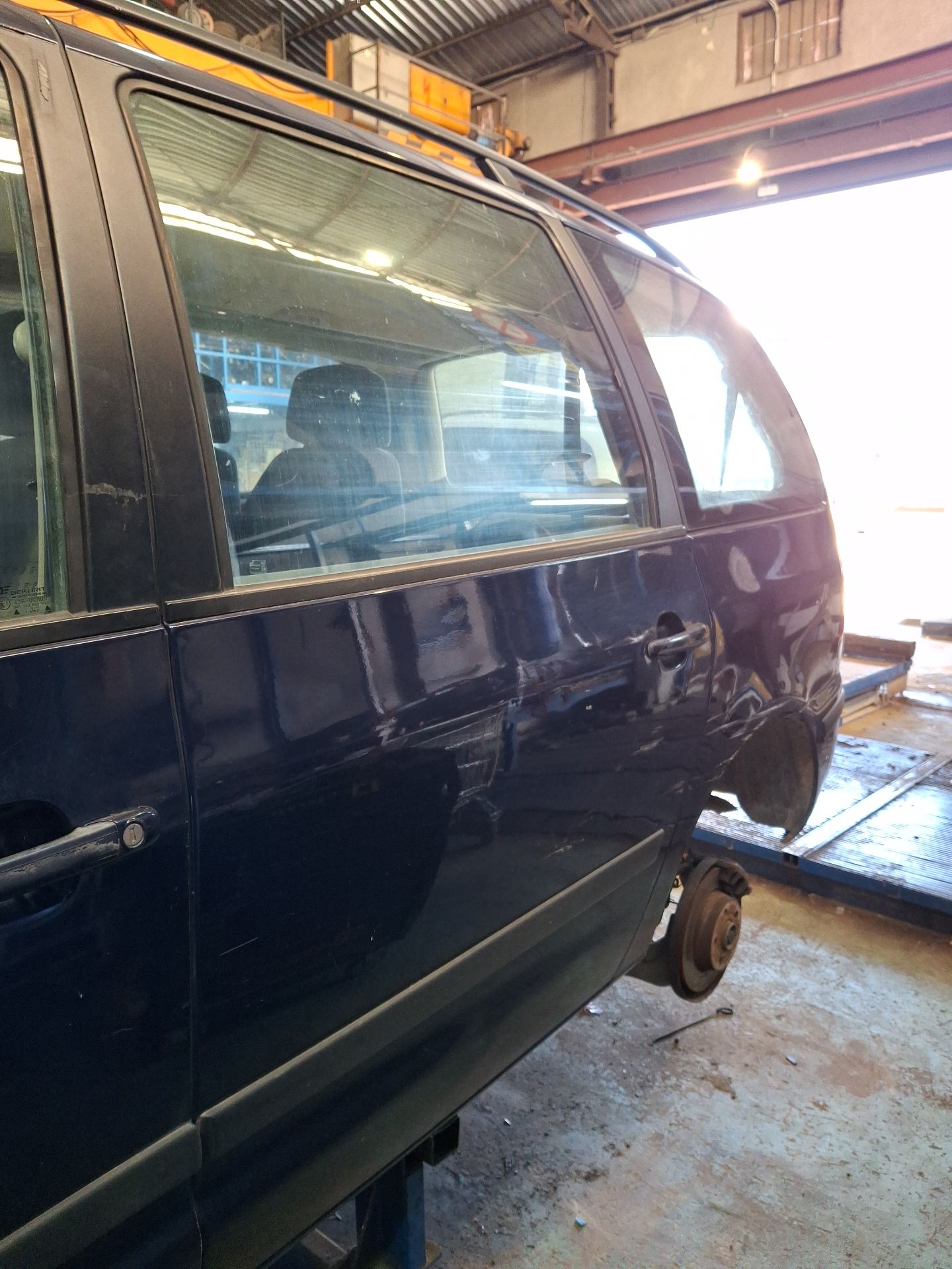 PUERTA TRASERA IZQUIERDA VOLKSWAGEN SHARAN 
