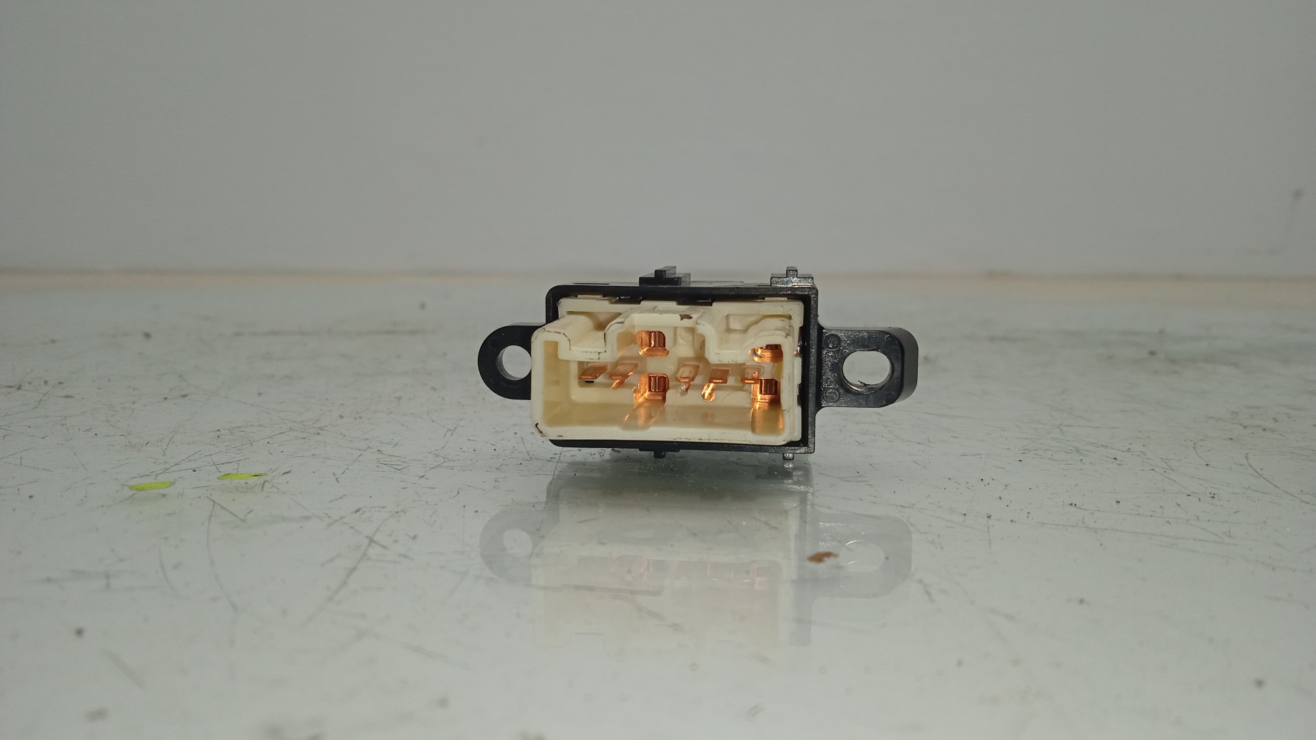 MANDO ELEVALUNAS DELANTERO DERECHO MAZDA 6 L8