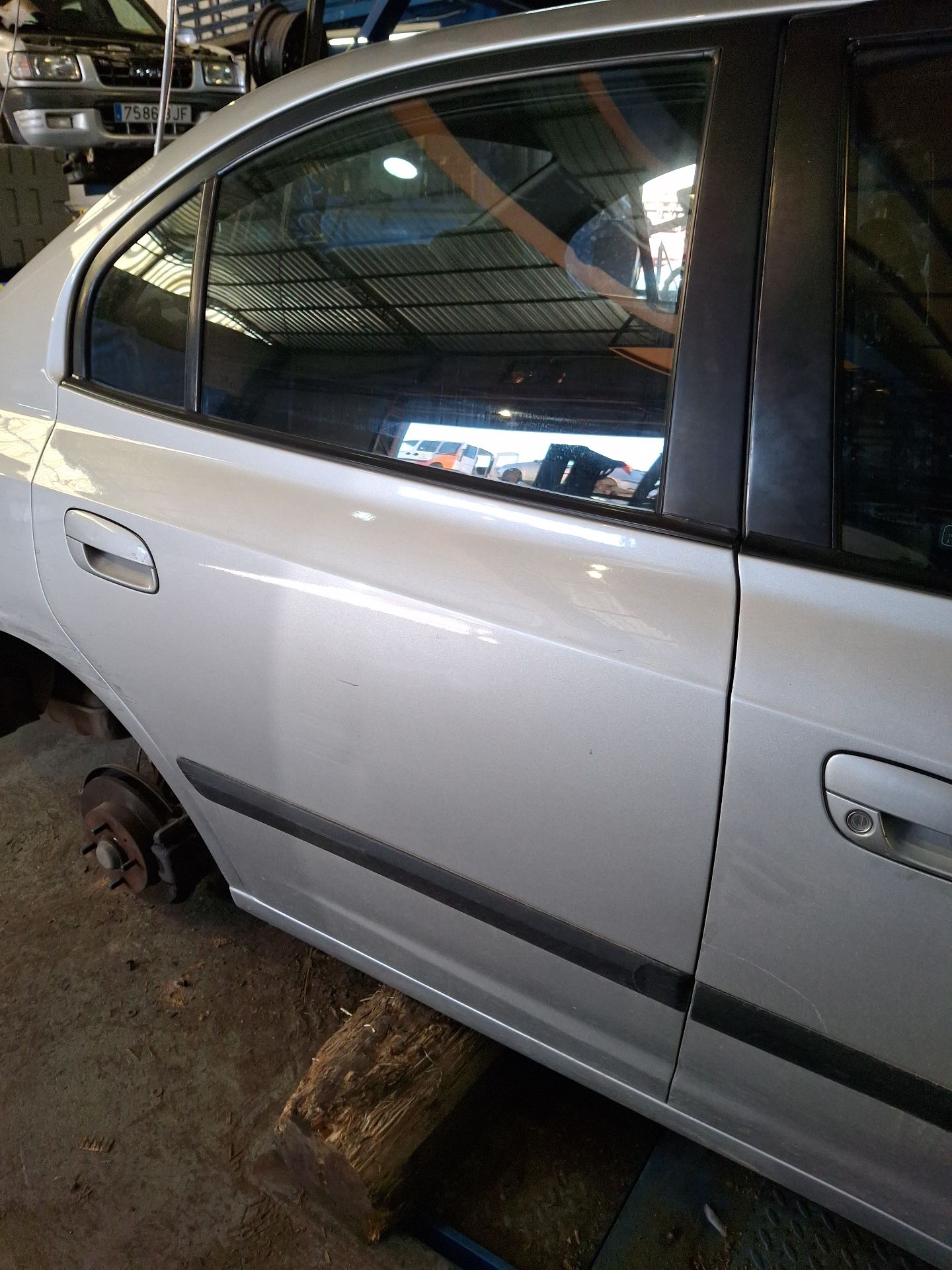 PUERTA TRASERA DERECHA HYUNDAI ELANTRA 