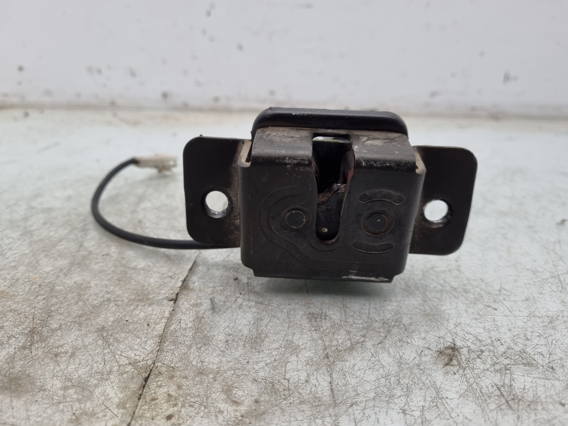 CERRADURA MALETERO / PORTON KIA CARNIVAL D/J3