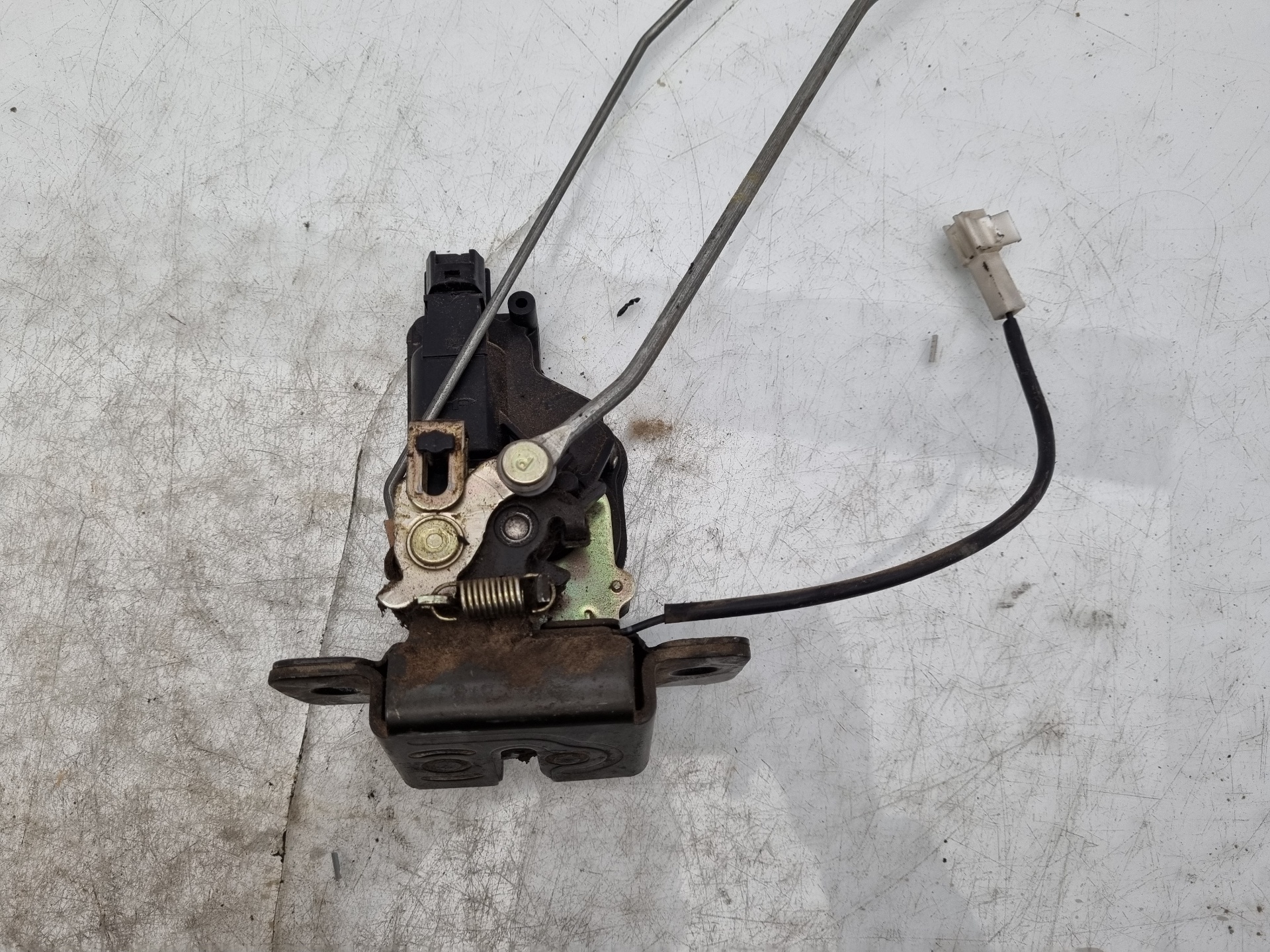 CERRADURA MALETERO / PORTON KIA CARNIVAL D/J3