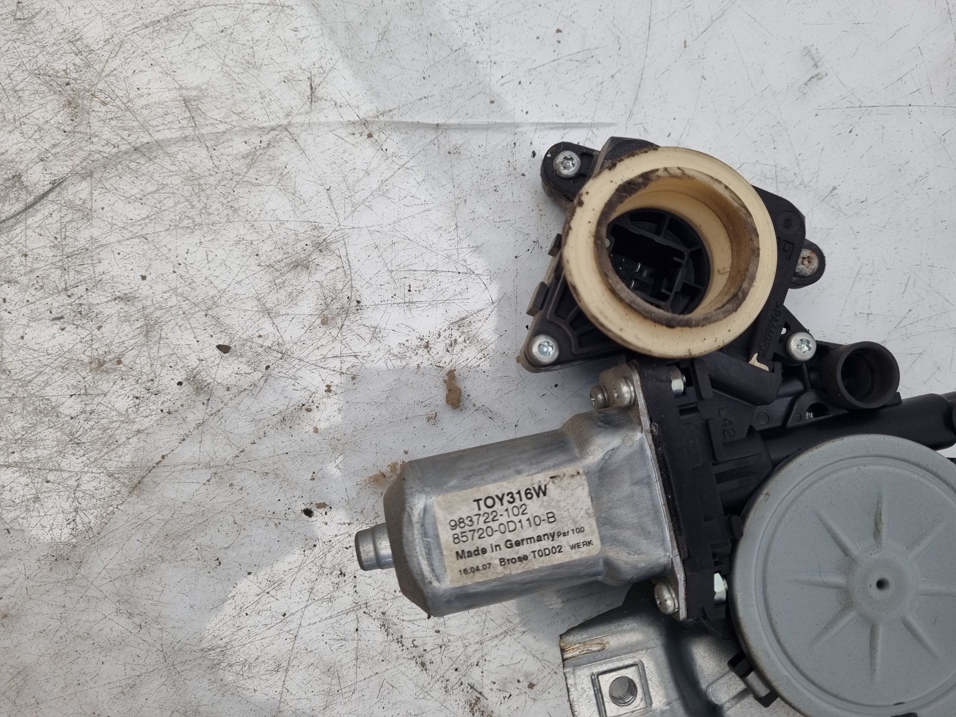 ELEVALUNAS DELANTERO IZQUIERDO TOYOTA YARIS D1ND