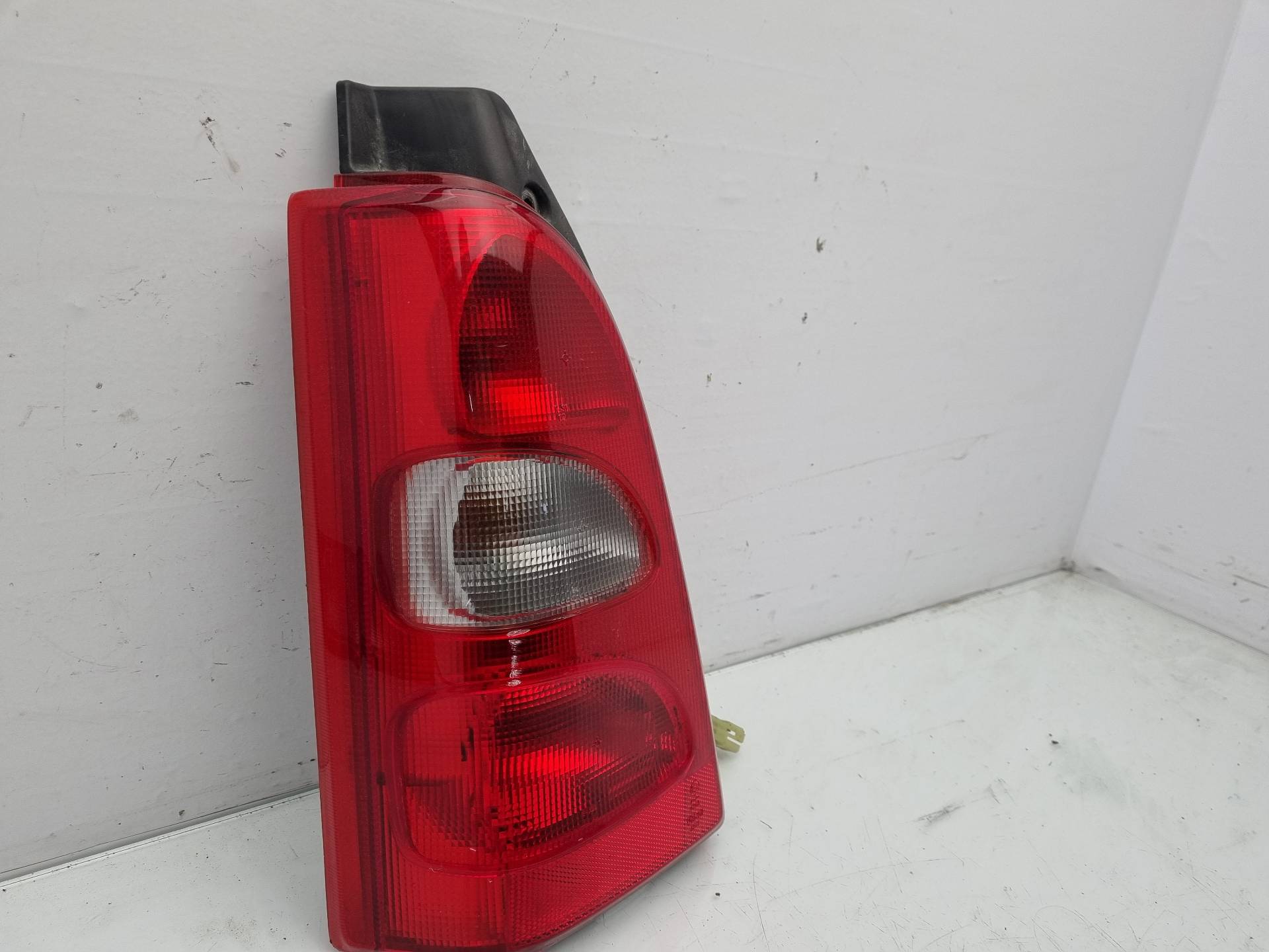 PILOTO TRASERO IZQUIERDO SUZUKI WAGON G13BB