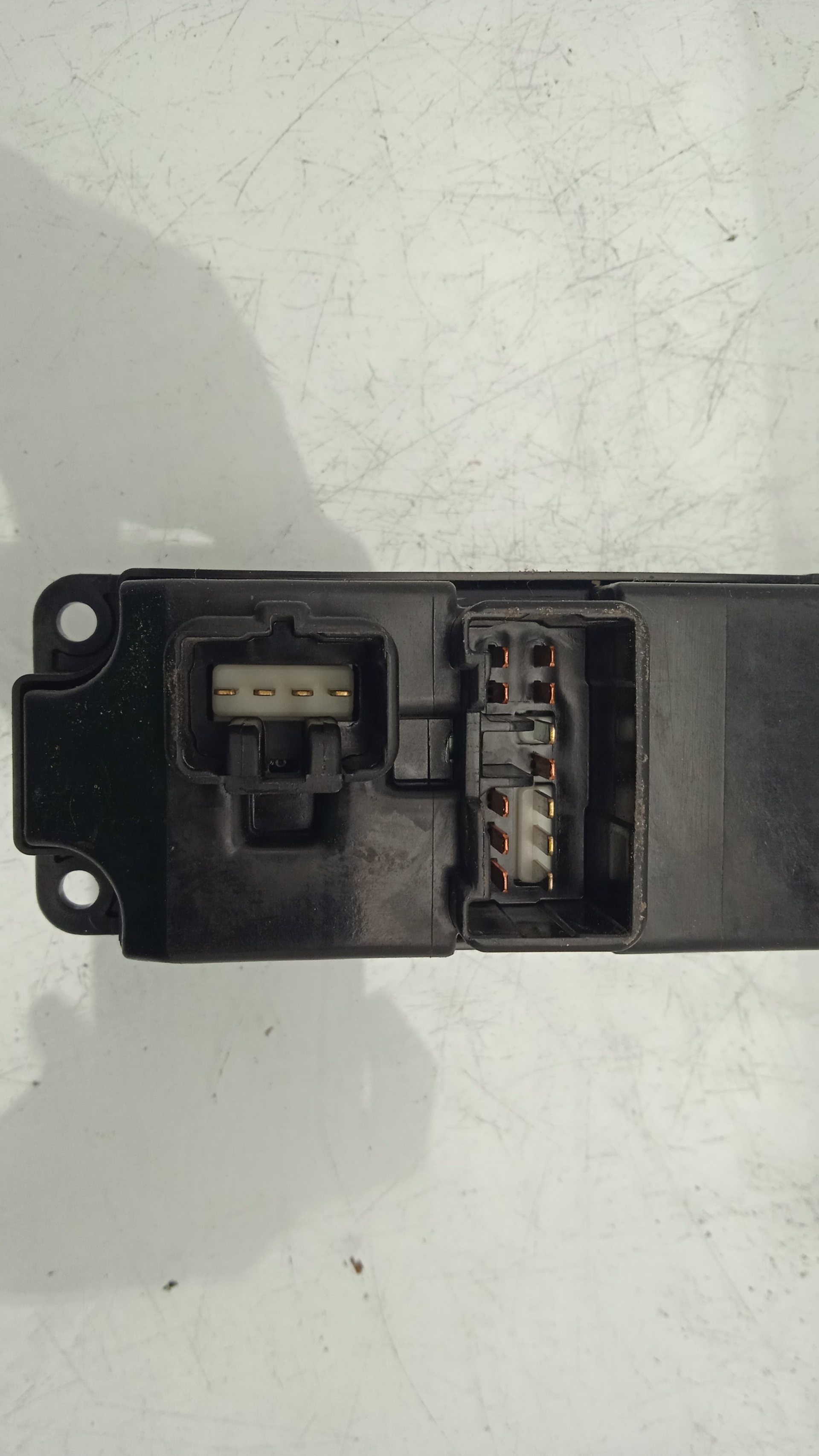 MANDO ELEVALUNAS DELANTERO IZQUIERDO MAZDA 6 L8