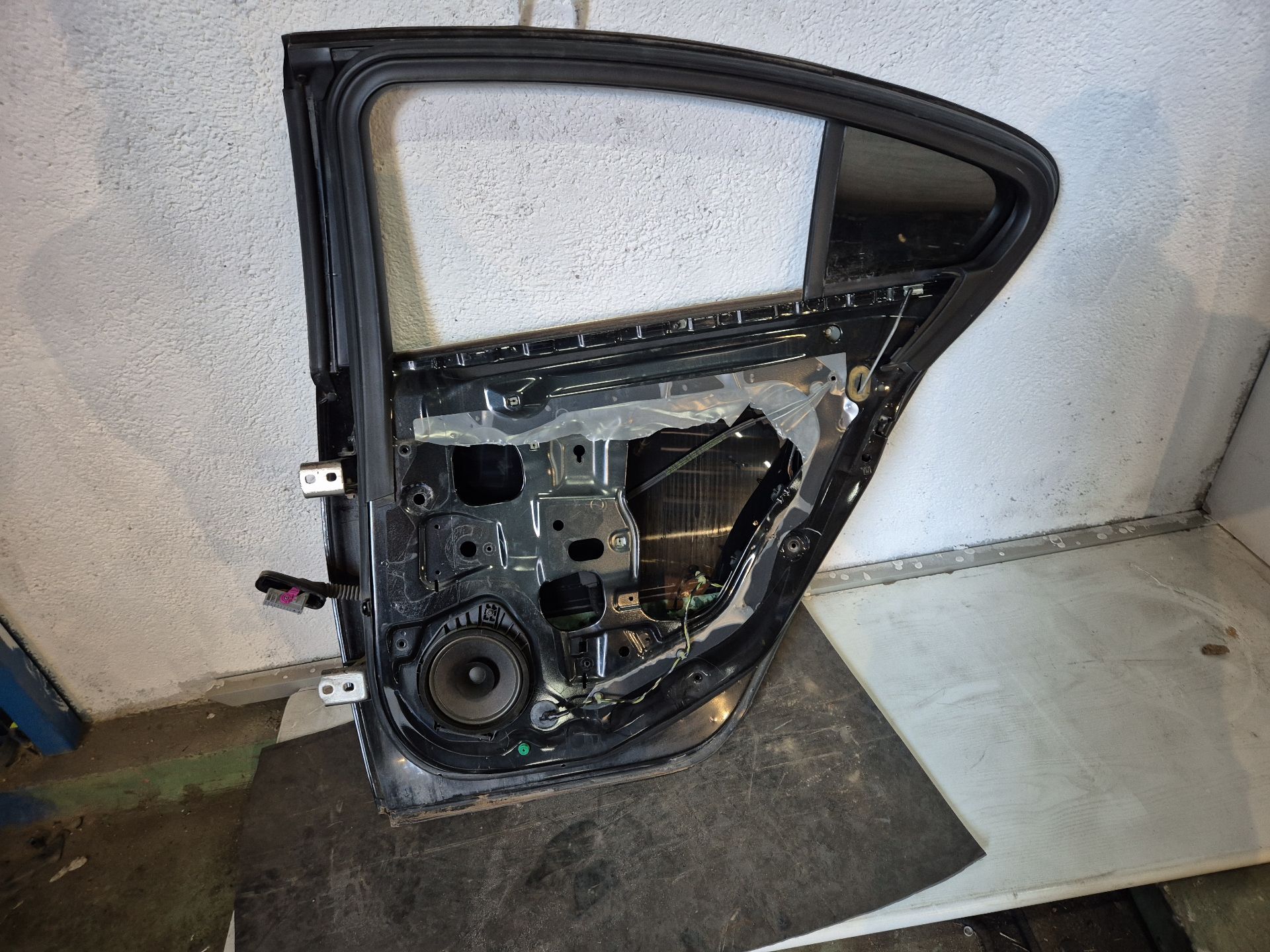 PUERTA TRASERA DERECHA OPEL INSIGNIA 