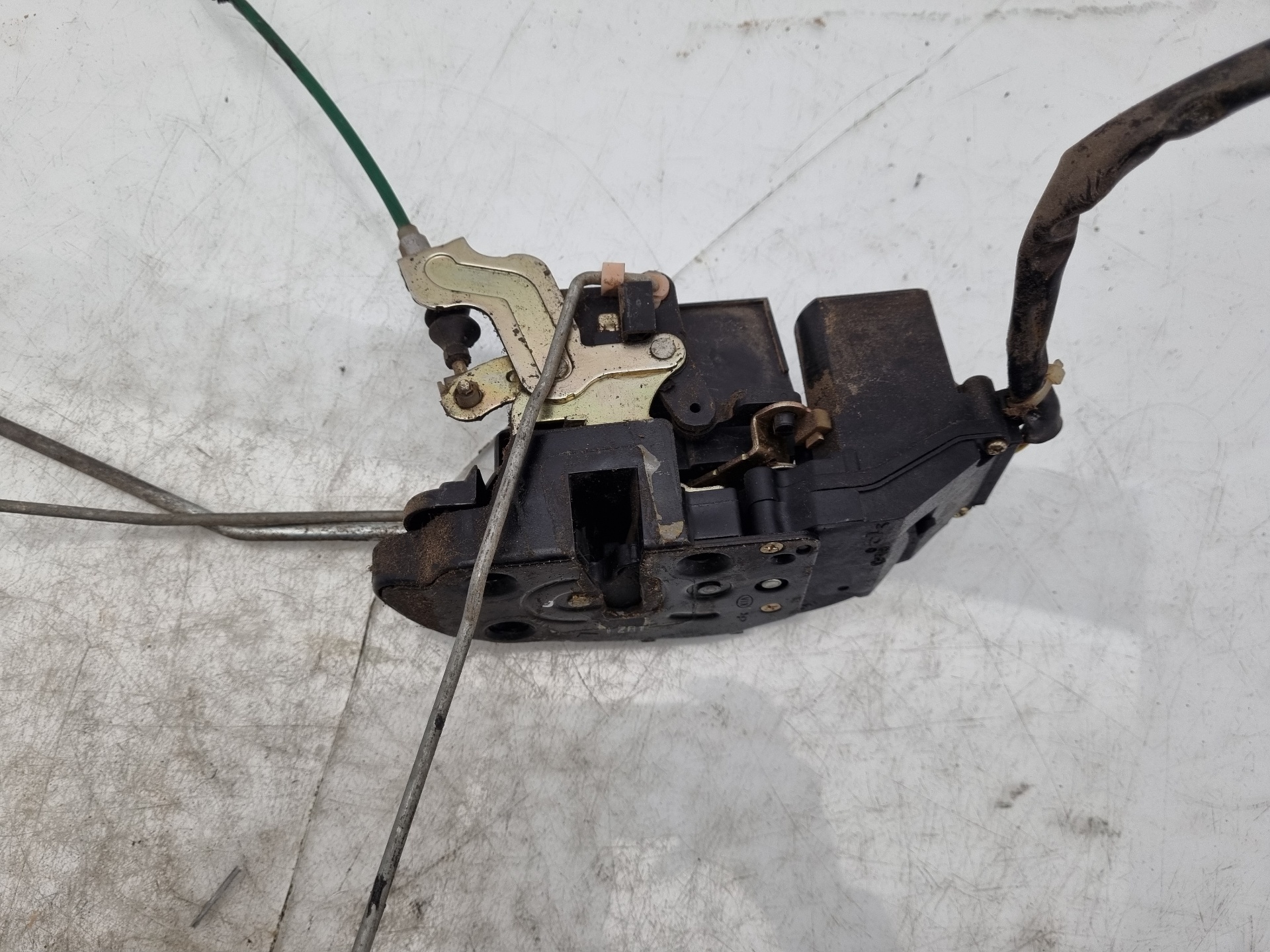 CERRADURA PUERTA DELANTERA IZQUIERDA KIA CARNIVAL D/J3