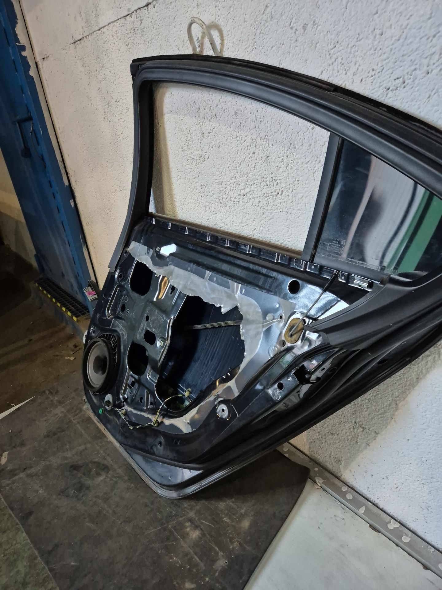 PUERTA TRASERA DERECHA OPEL INSIGNIA 