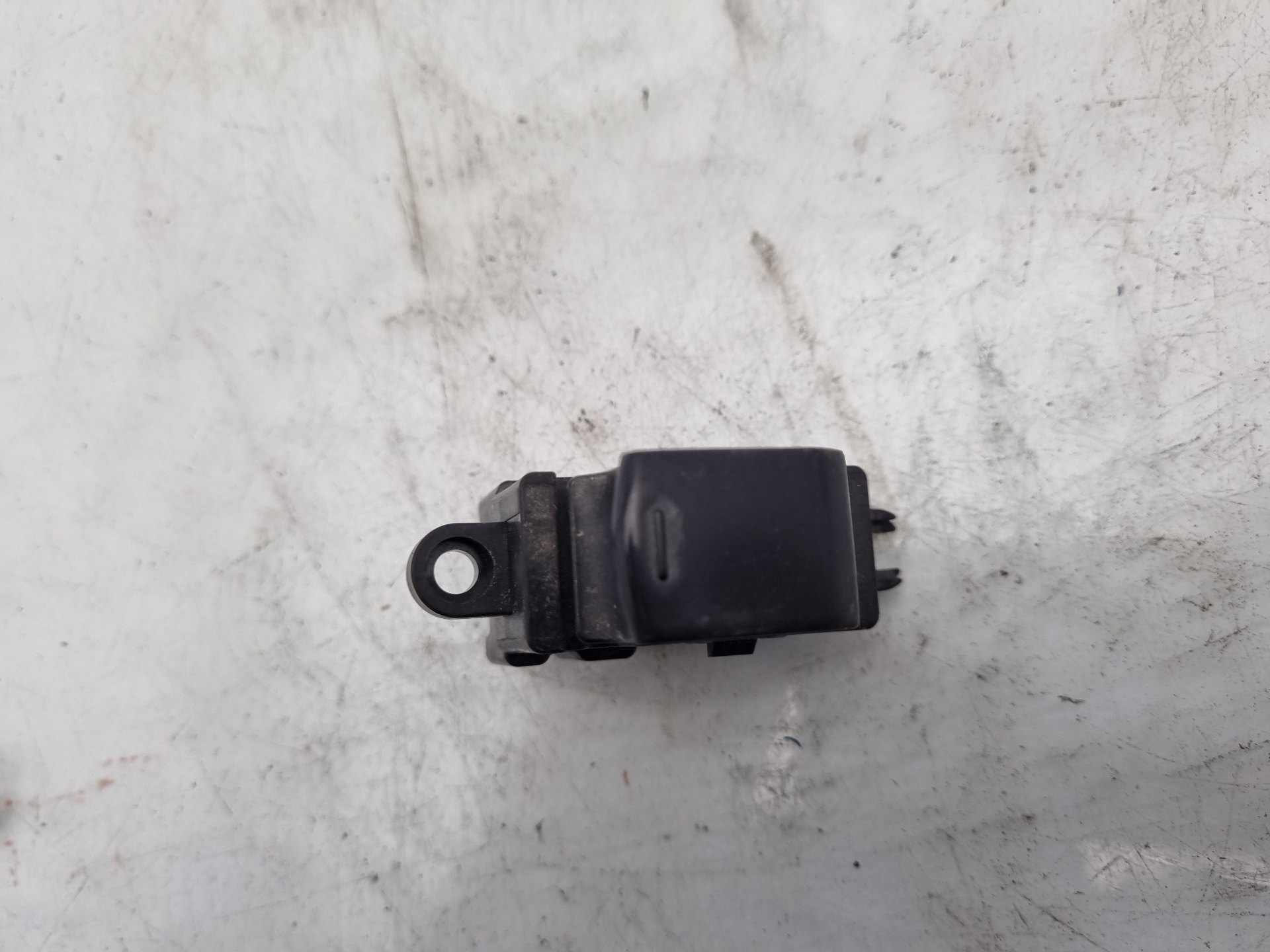 MANDO ELEVALUNAS DELANTERO DERECHO NISSAN QASHQAI M9R